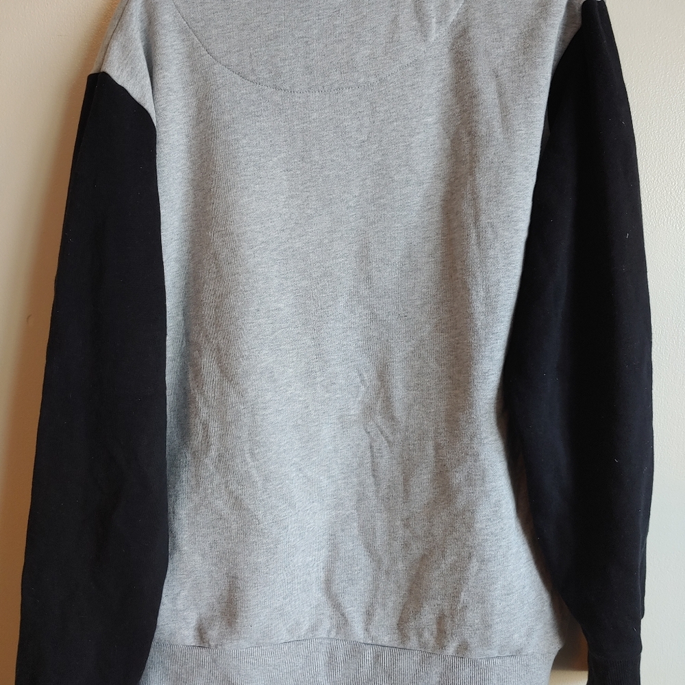 Sweater - Picture 4 of 4